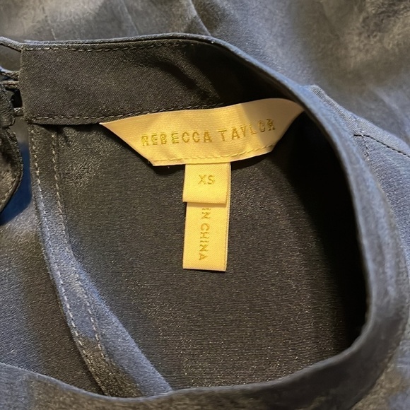 Rebecca Taylor Midnight Pintuck Sleeveless 100% Silk Button Back Blouse Size XS - Picture 7 of 7